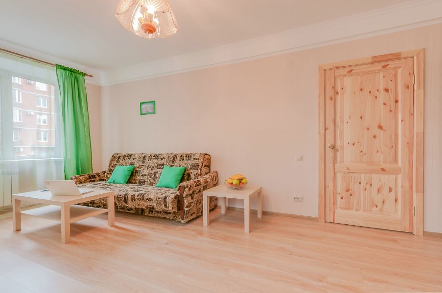 Двухкомнатная квартира около метро "Московская"