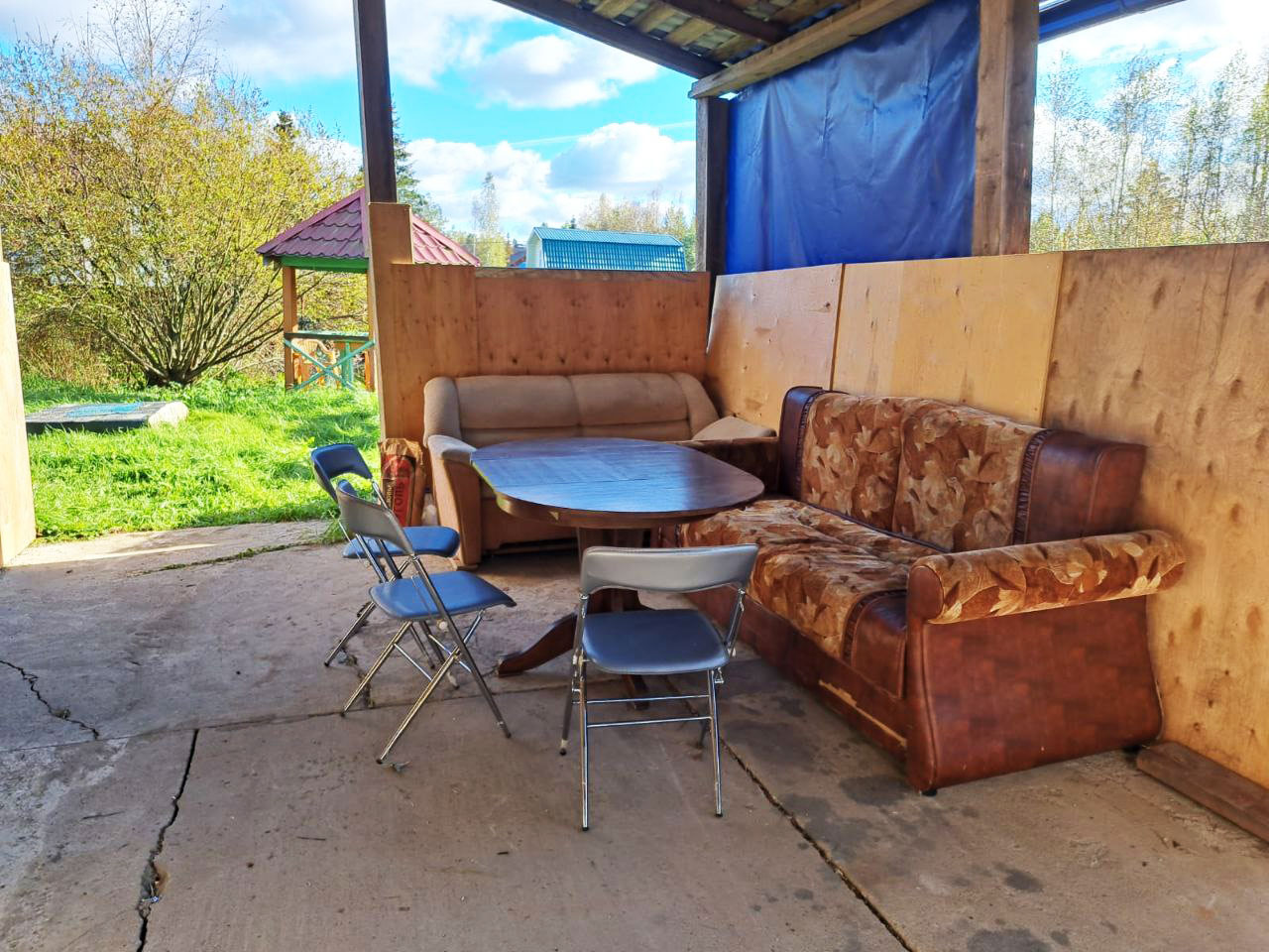 Большой двухэтажный коттедж в стиле ампир с баней и бассейном