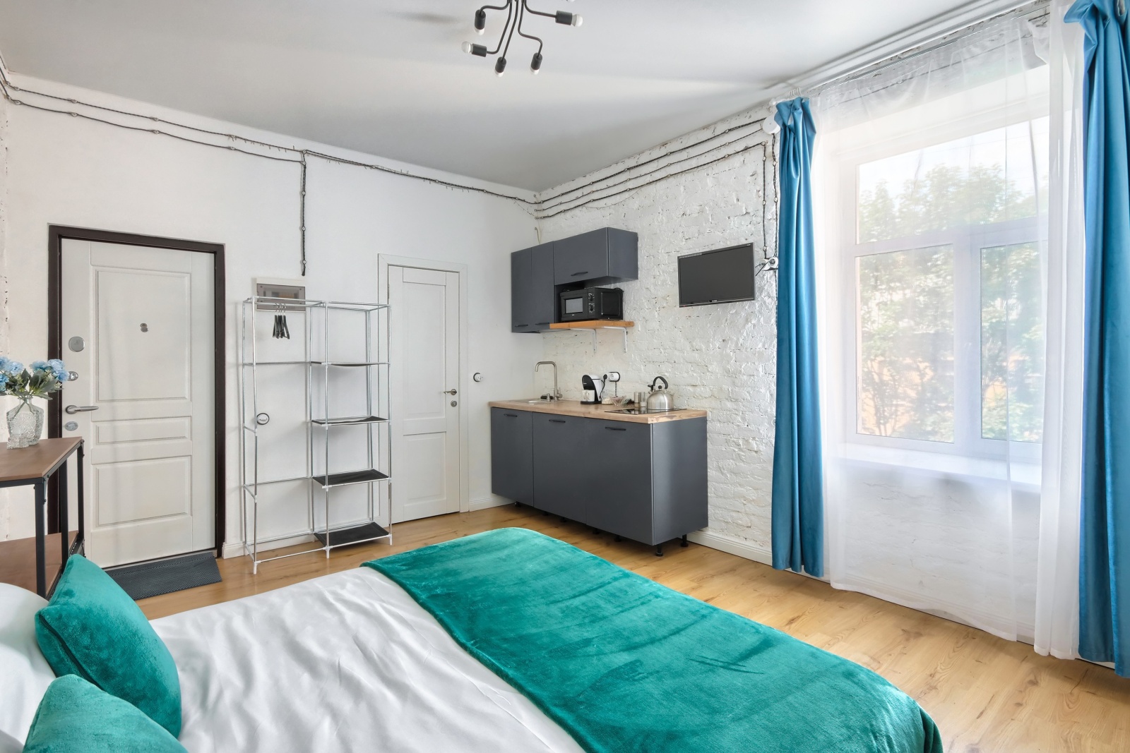 Стильная студия в тихом доме