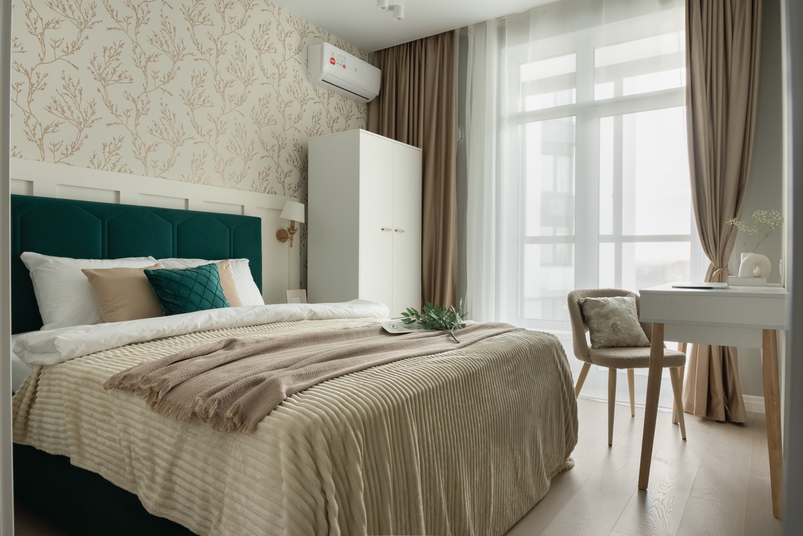 Большая трешка с парковкой