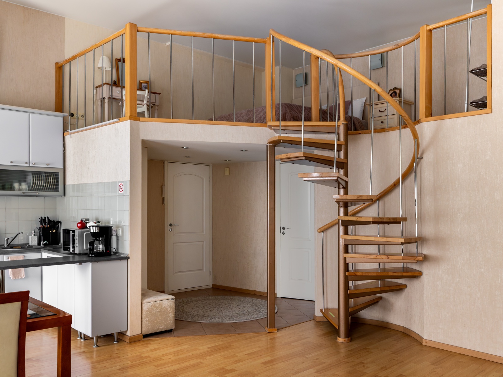 Атмосферная большая двухъярусная квартира-студия в историческом центре Санкт-Петербурга!