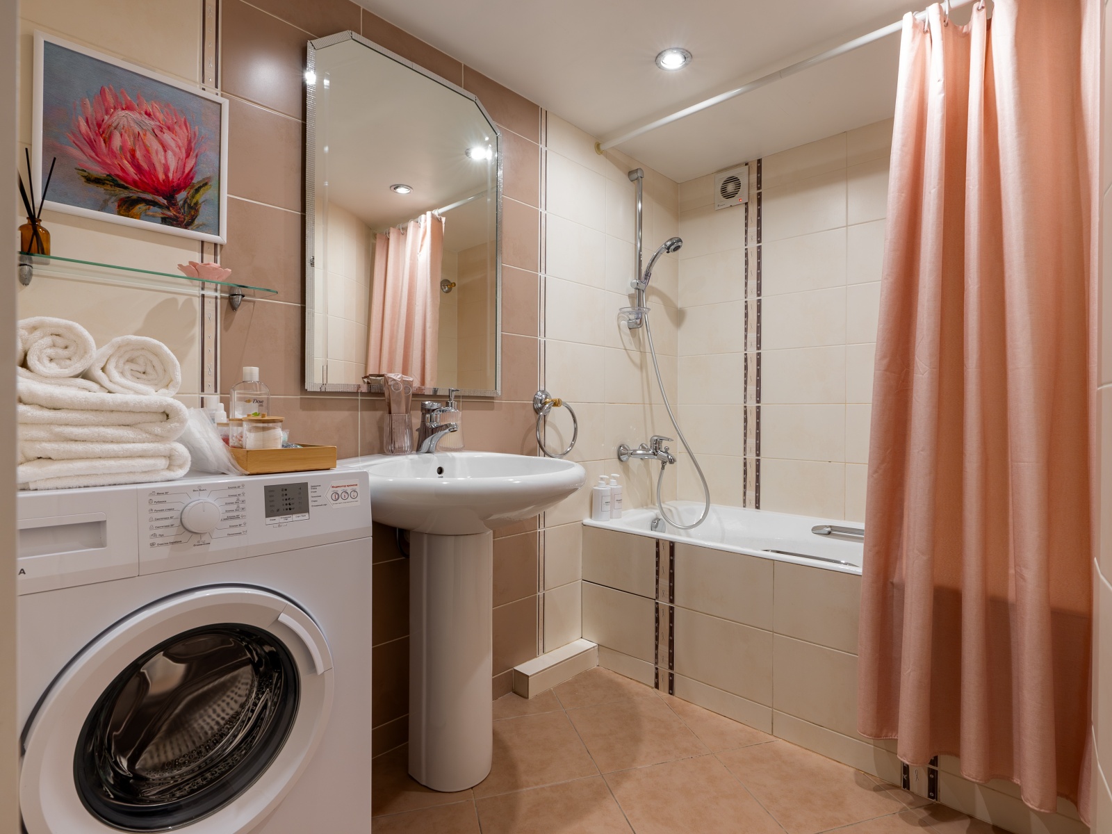 Атмосферная большая двухъярусная квартира-студия в историческом центре Санкт-Петербурга!