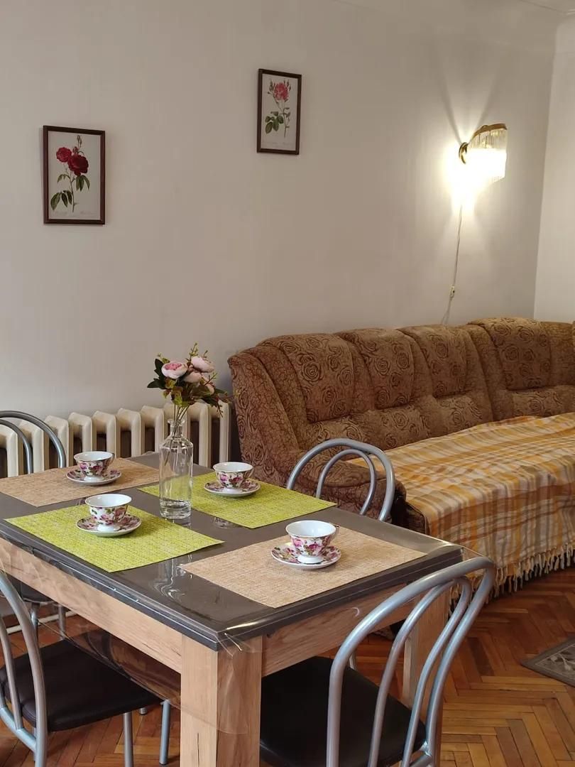 3-комнатная квартира в бывшем особняке князя Трубецкого.