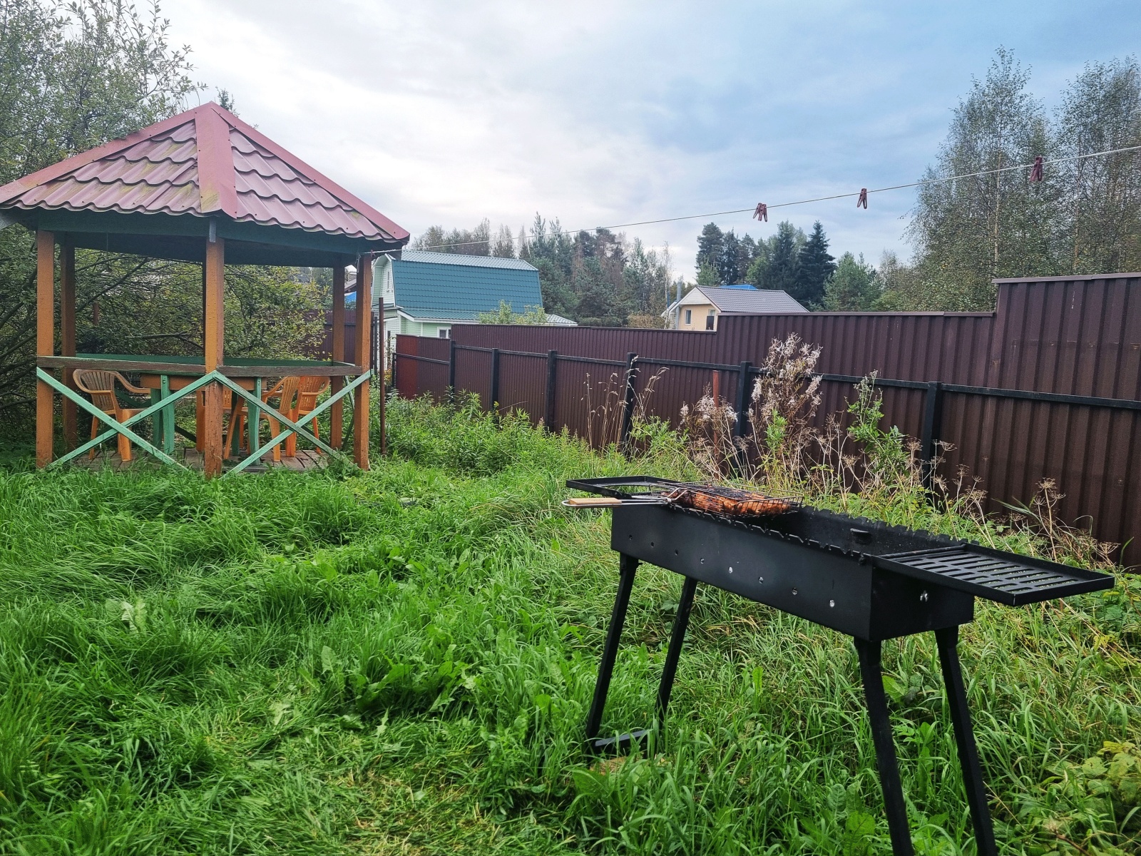 Большой двухэтажный коттедж в стиле ампир с баней и бассейном