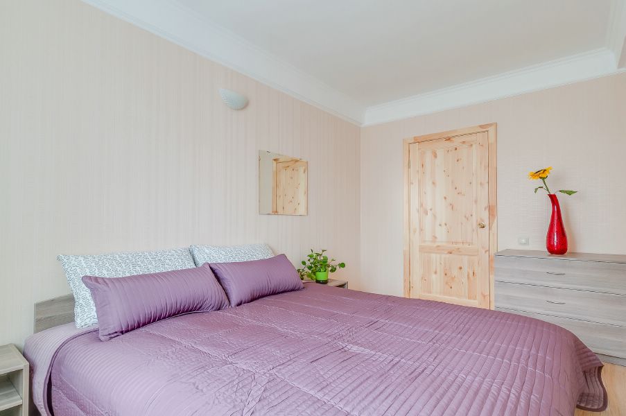 Двухкомнатная квартира около метро "Московская"