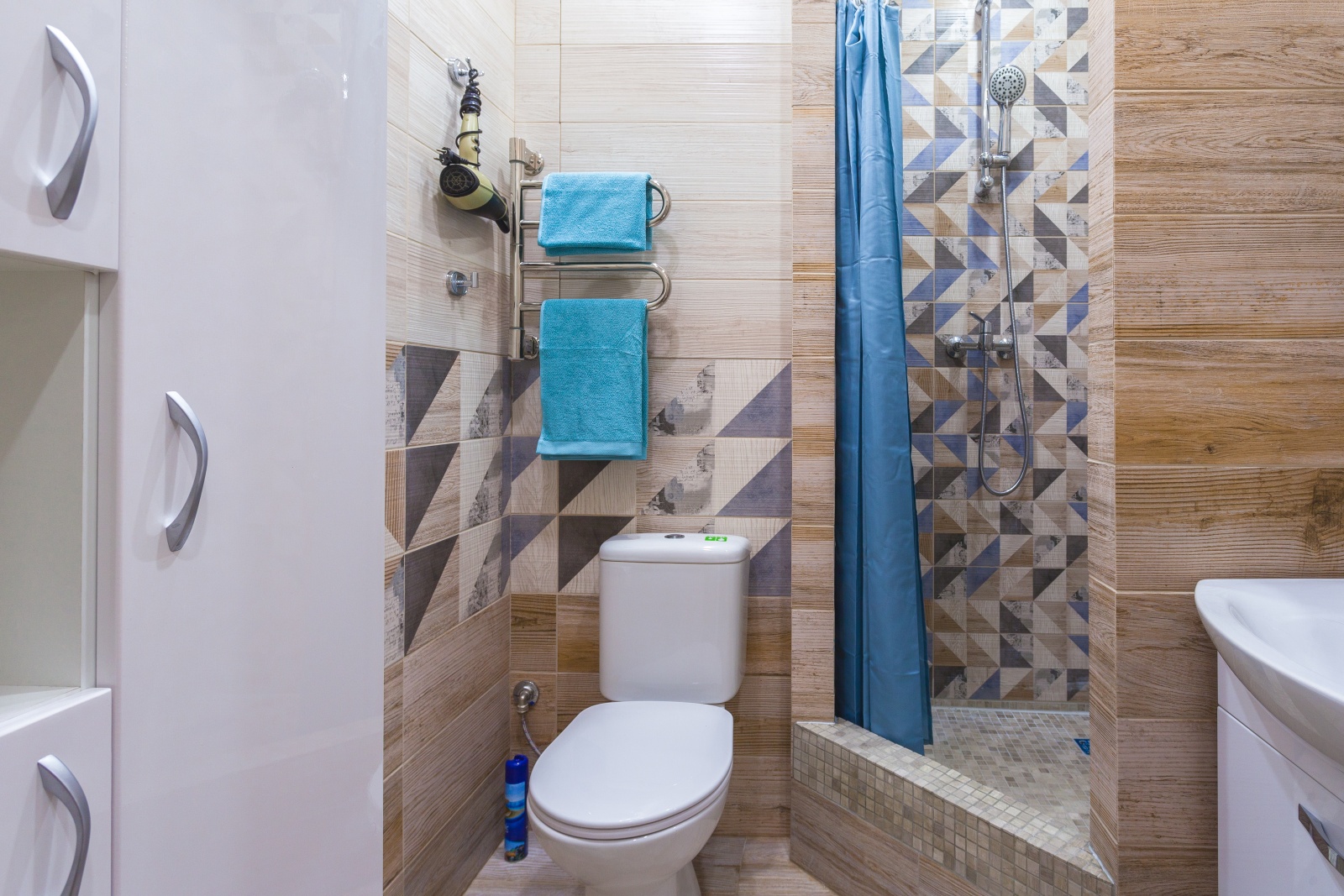 Дизайнерские апартаменты в элитном ЖК "Граф Орлов" (бирюза)