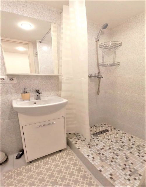 Квартира в пяти минутах от станции метро Петроградская. 