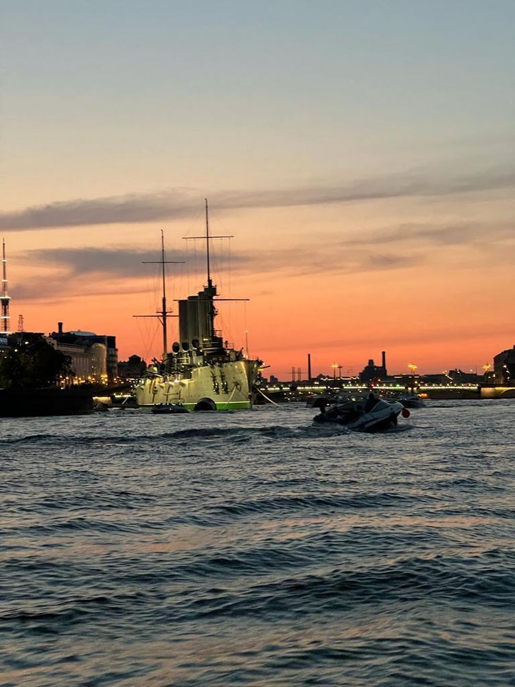 Квартира в пяти минутах от станции метро Петроградская. 