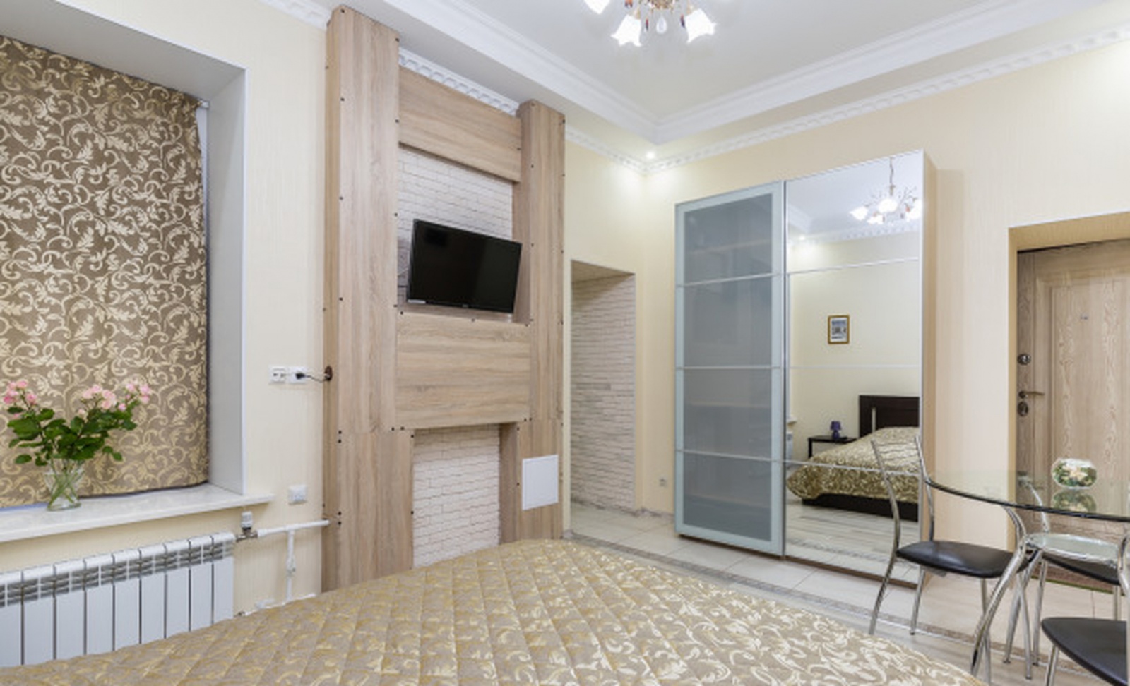 Студия:  Конюшенный пер., 1/6(25кв)