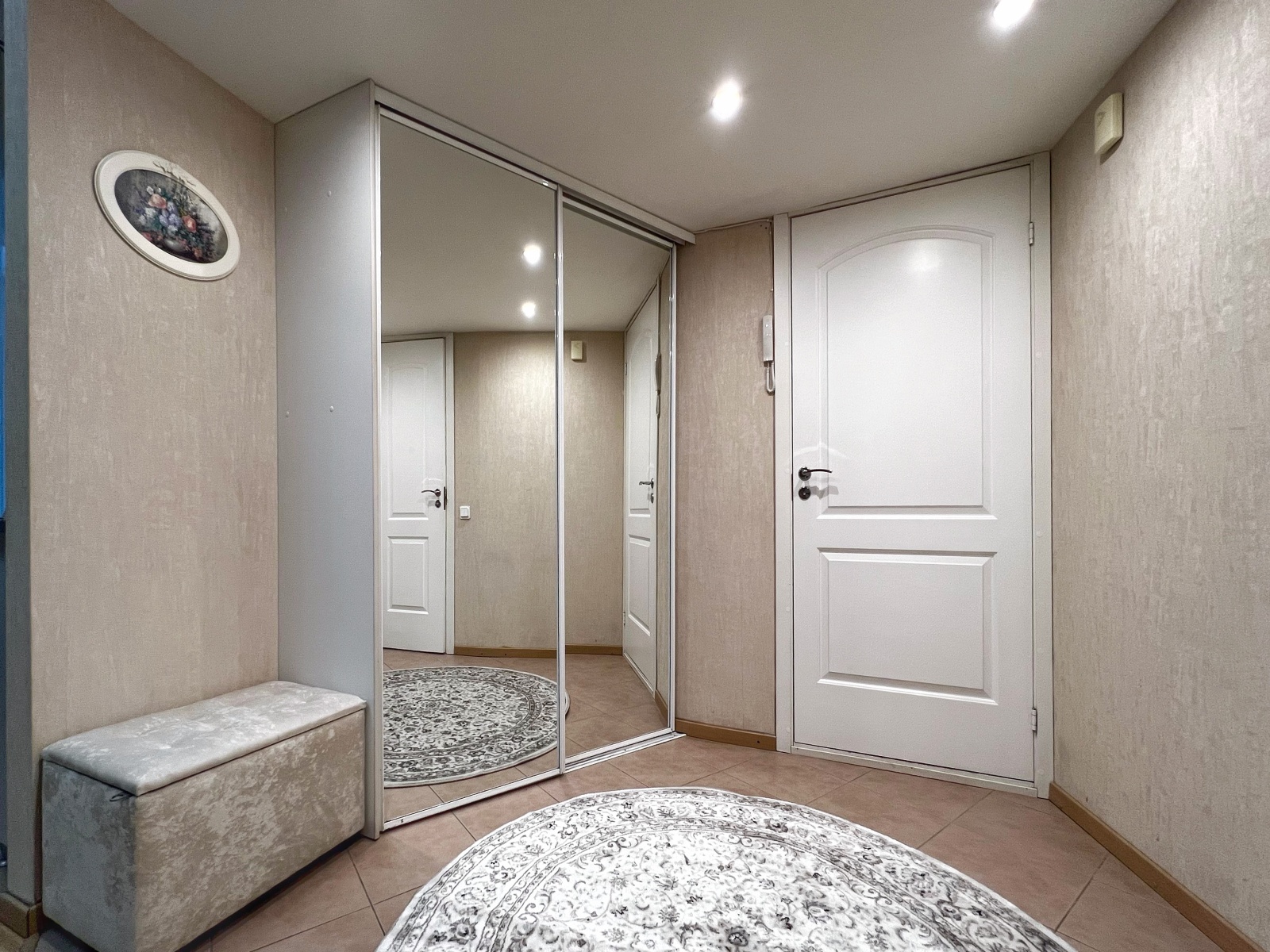 Атмосферная большая двухъярусная квартира-студия в историческом центре Санкт-Петербурга!