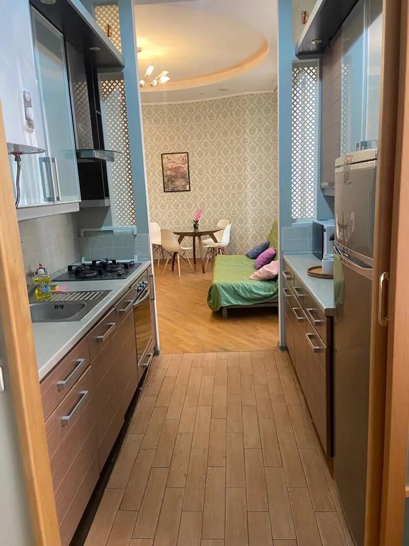 Просторная квартира с оригинальной планировкой.