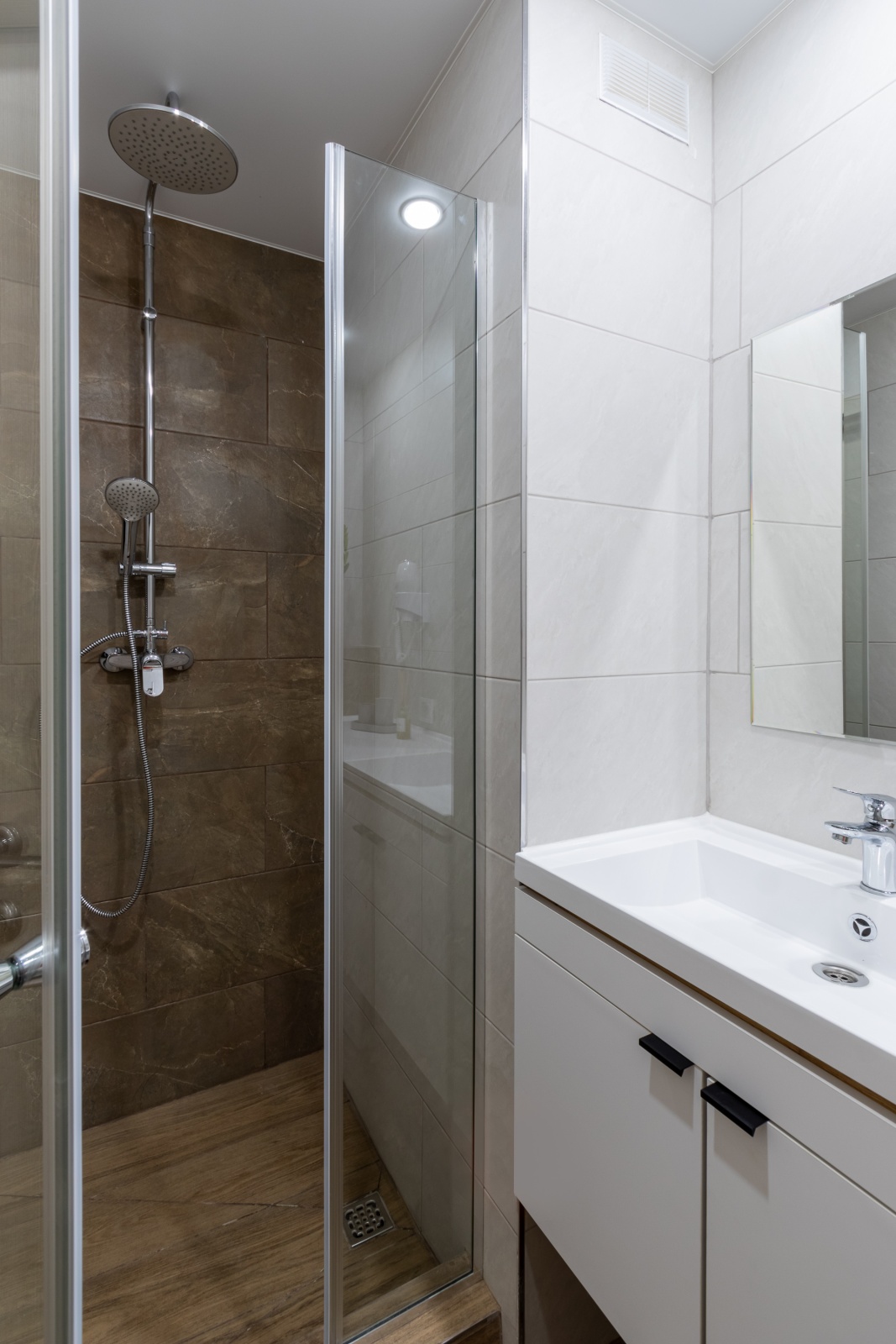 Стильная студия с дизайнерским ремонтом