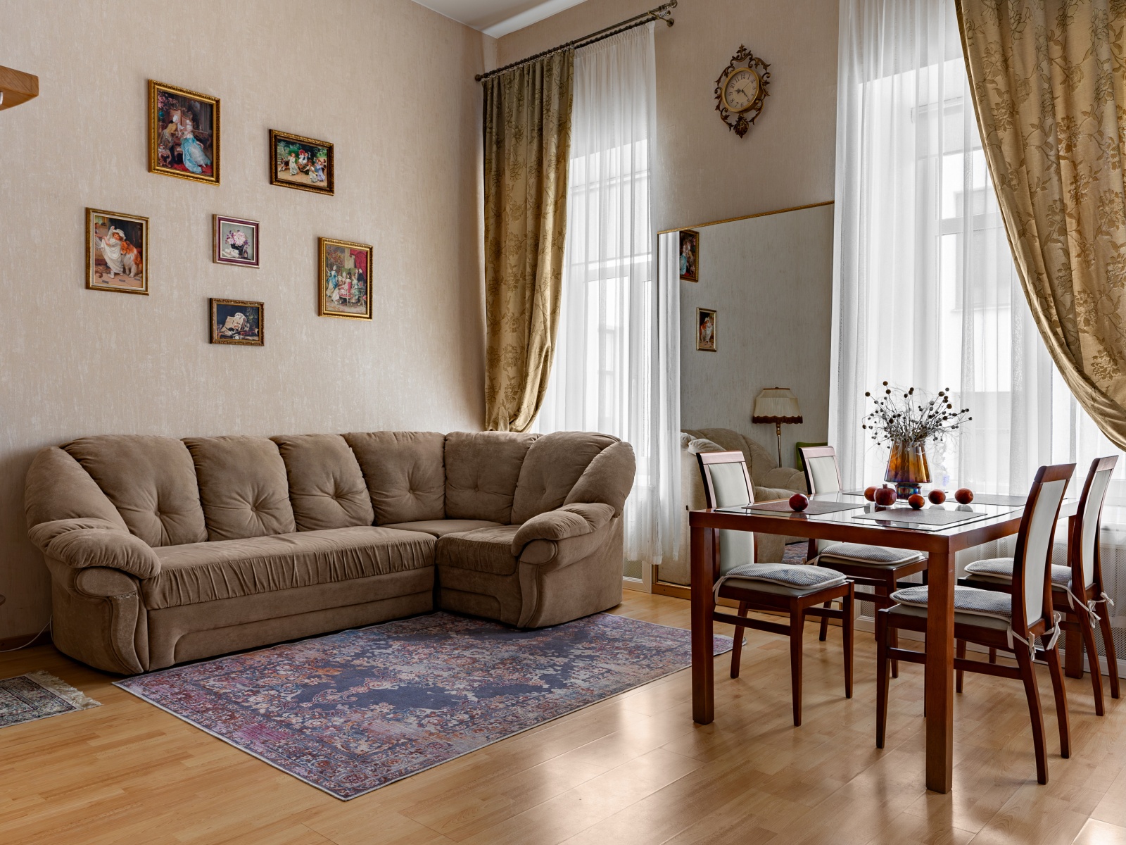 Атмосферная большая двухъярусная квартира-студия в историческом центре Санкт-Петербурга!