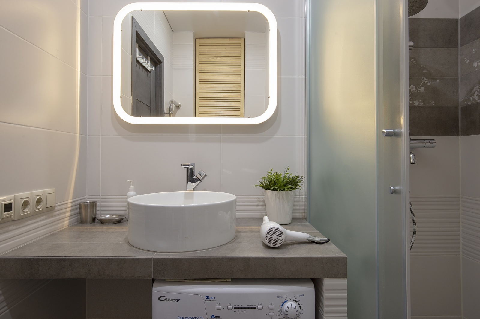 Просторные светлые апартаменты Город Рек на набережной реки Невы (ЖК Мегалит)