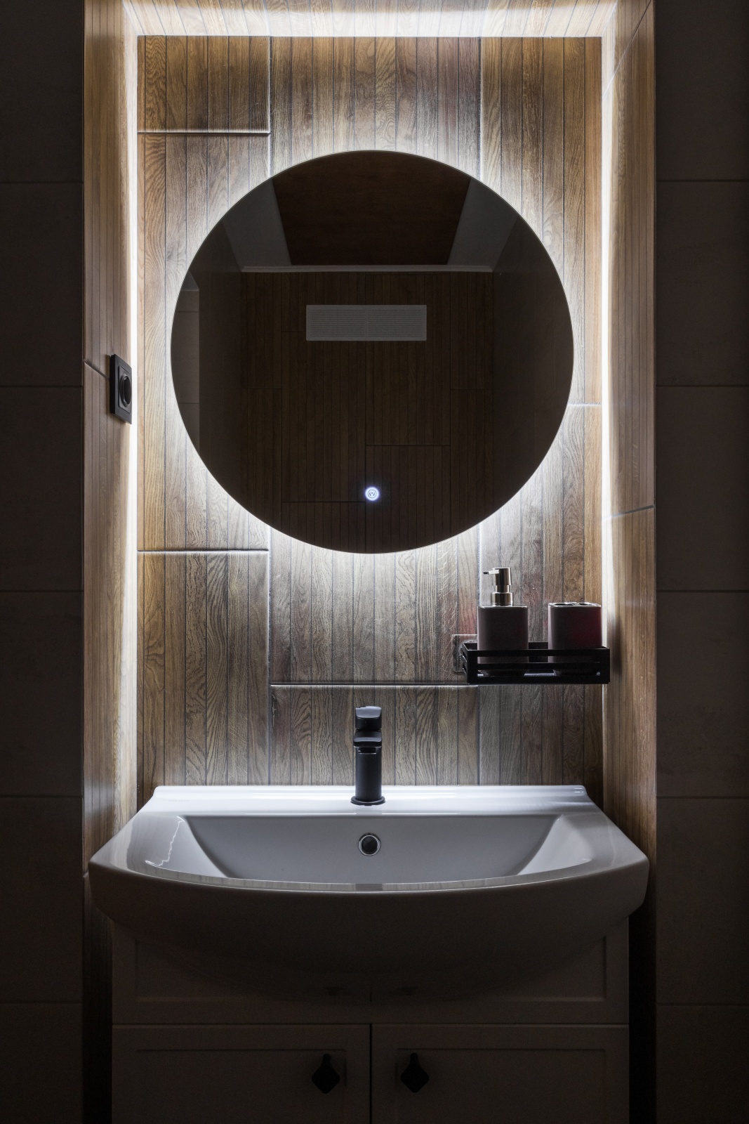 Большая студия с видом на набережную канала Грибоедова у Казанского собора