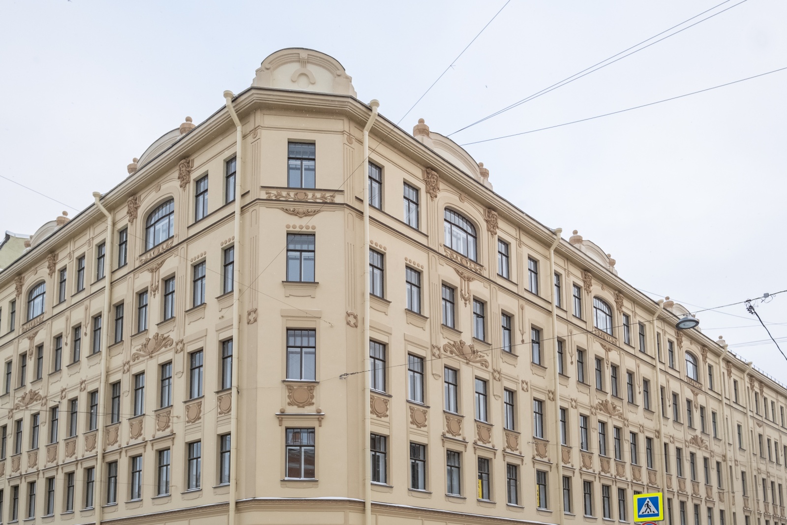 Яркая 2-к квартира в центре у метро