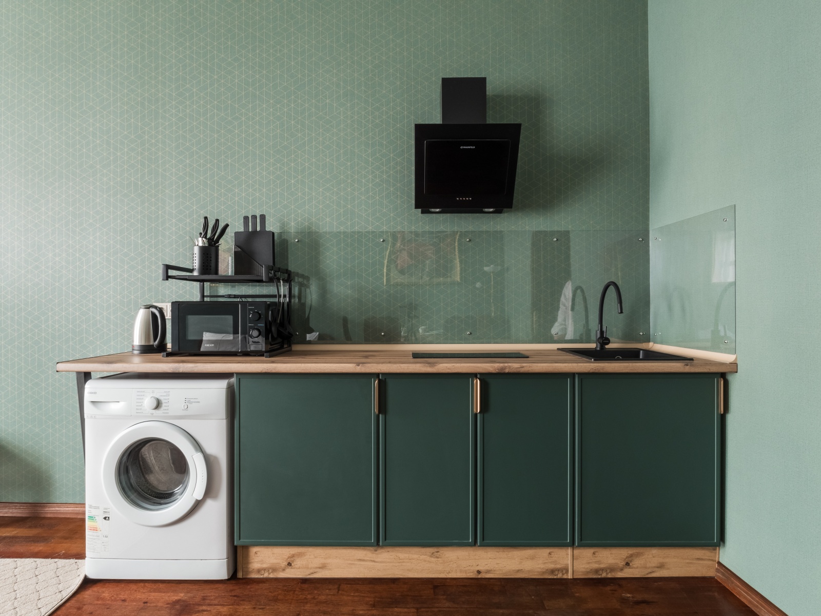 Большая студия с видом на набережную канала Грибоедова у Казанского собора