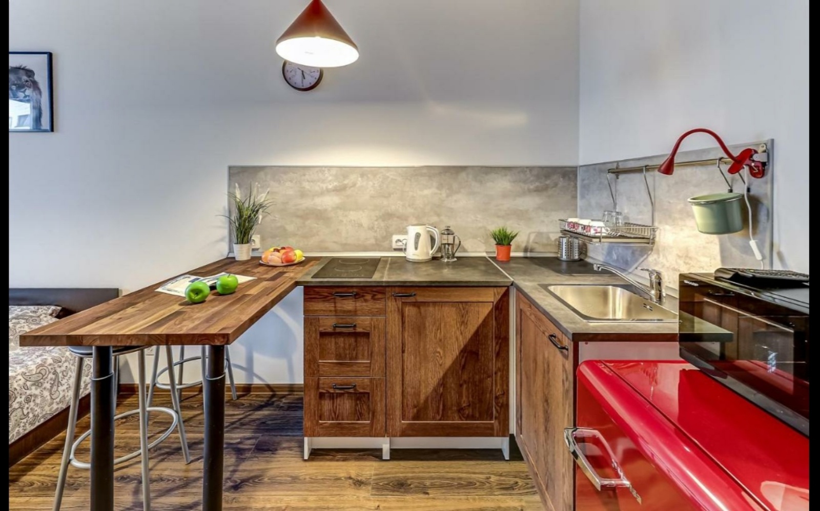 Просторная студия в новом доме рядом с метро