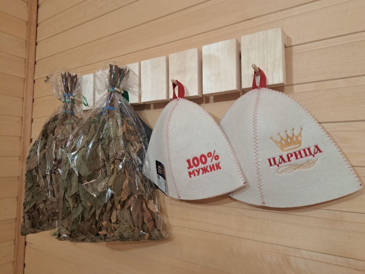 Большой двухэтажный коттедж в стиле ампир с баней и бассейном