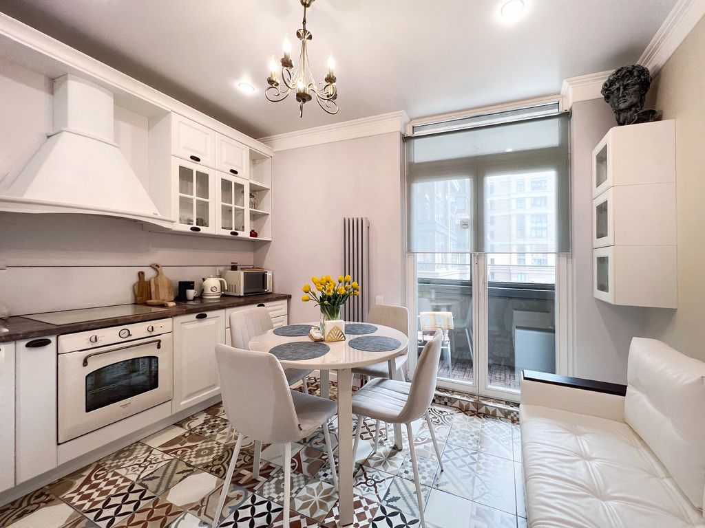  Шикарная квартира в историческом центре Санкт-Петербурга