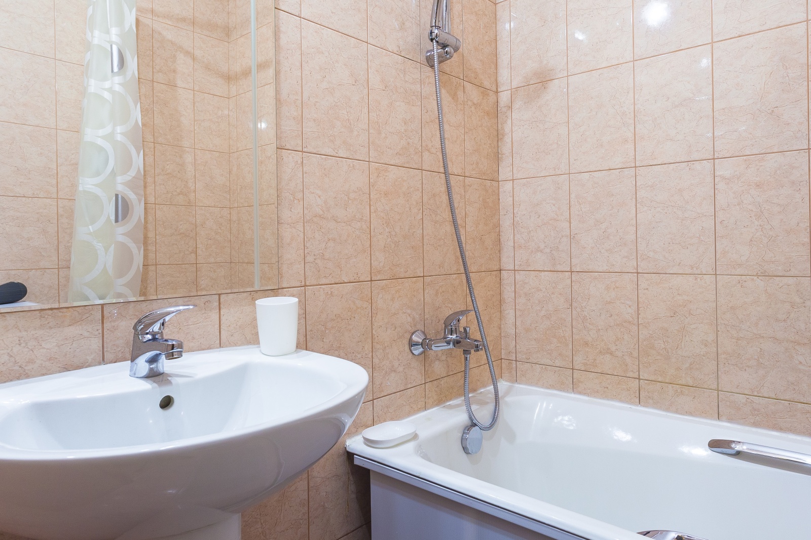 Однокомнатна квартира около НИИ Джанелидзе